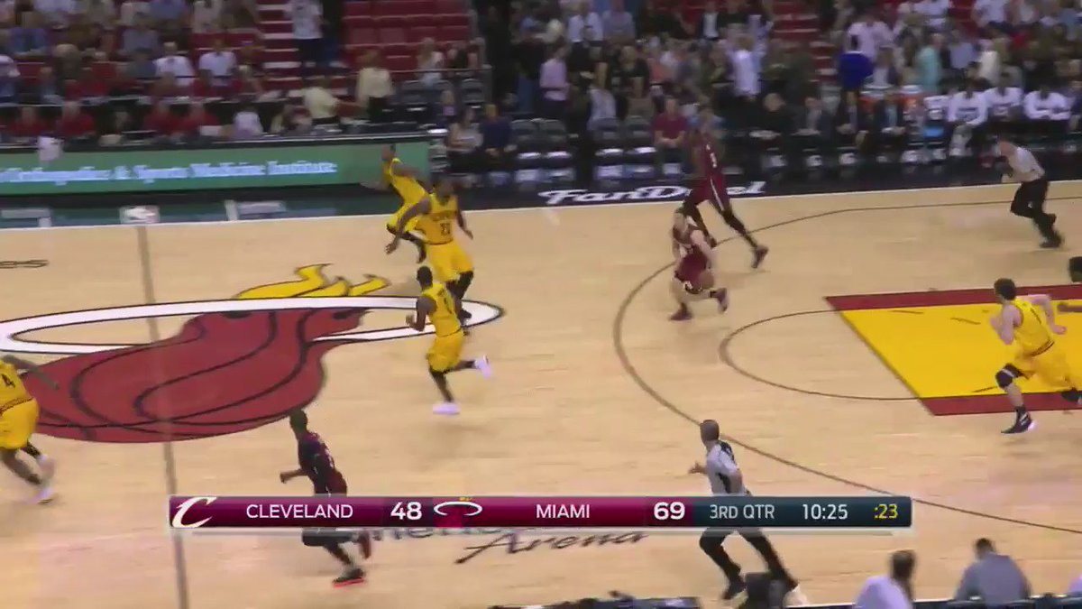 RT @MiamiHEAT: .@DwyaneWade joins the 20,000 point club! https://t.co/zZokOiy57I