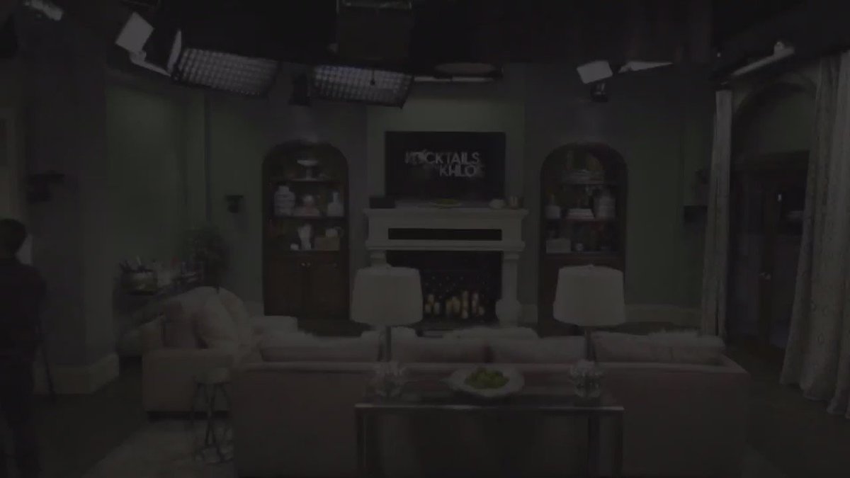 A little #kocktailswithkhloe BTS action! Can't wait to watch with you tonight at 10pm!! @FYI https://t.co/bwk19k1Zms