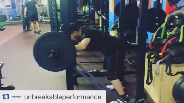 Learning how to fire those hips. But my last rep sucked. I called my self out. Only at @Unbreakable ! @JayGlazer https://t.co/i6CszqAy0B