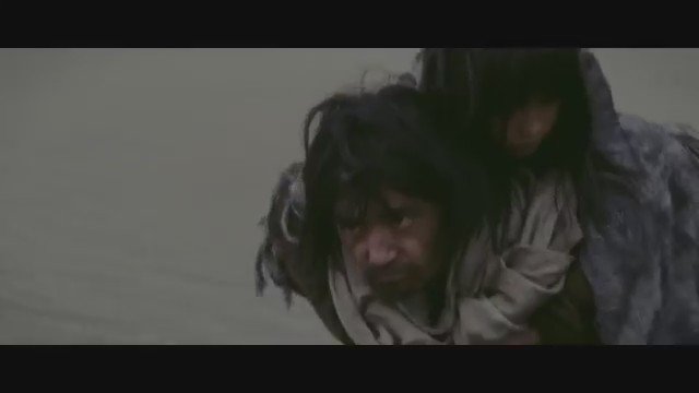 35枚目のシングル「足音 ~ Be Strong」 テレビドラマ・映画「信長協奏曲」主題歌となりました。 PVが物語風で 35枚目のシングル「足音 ~ Be Strong」 テレビドラマ・映画「信長協奏曲」主題歌となりました。 PVが物語風で