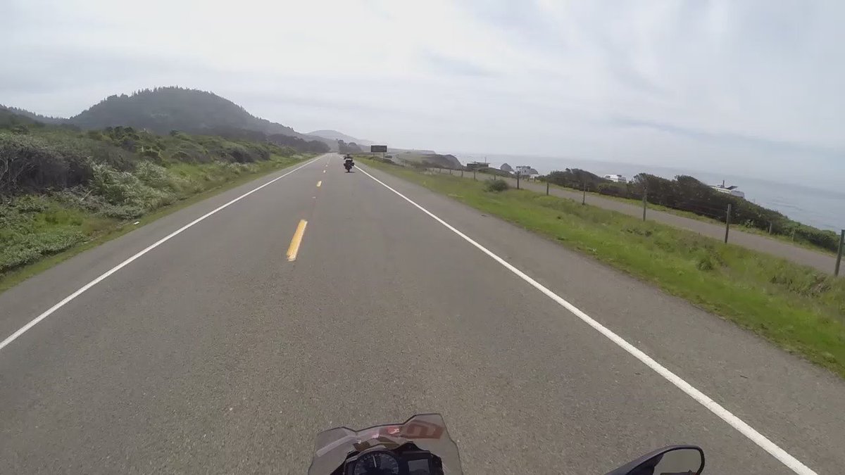 RoadToImagine: Spotted a @snowdog along the PCH. #RoadtoImagine https://t.co/TFpZSD67Ep