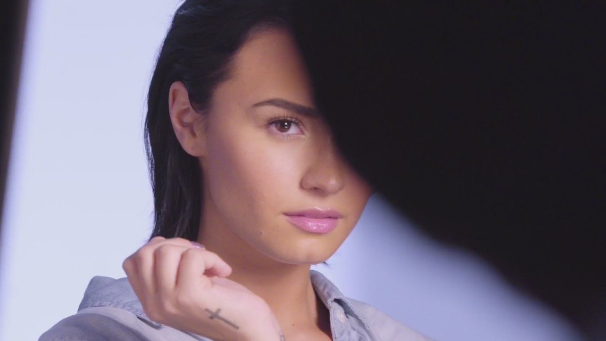 RT @devonnebydemi: Camera-ready skin courtesy of #Devonne! ???? @ddlovato https://t.co/cJUxvgO3YT✨ https://t.co/fgCwk33PUX