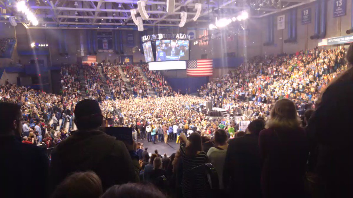 RT @sarahxset: When @SenSanders @BernieSanders has a rally at your school!! #feelthebern https://t.co/VPmjdgrFW2