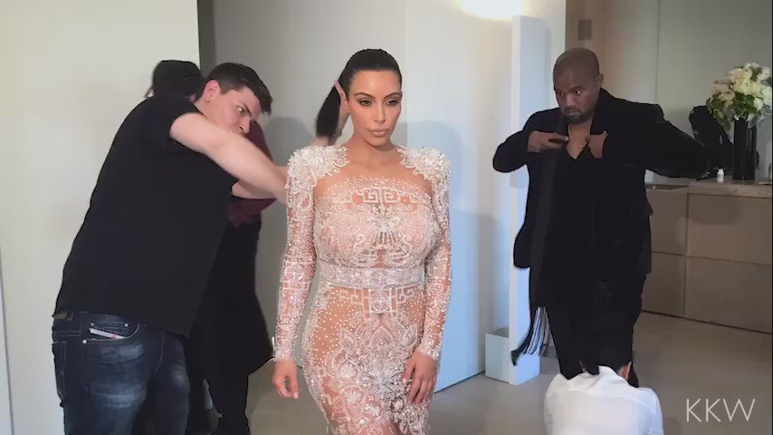 GETTING READY FOR THE MET GALA IN 2015 https://t.co/ehRl1ULzVJ https://t.co/CjPA4SjYrd