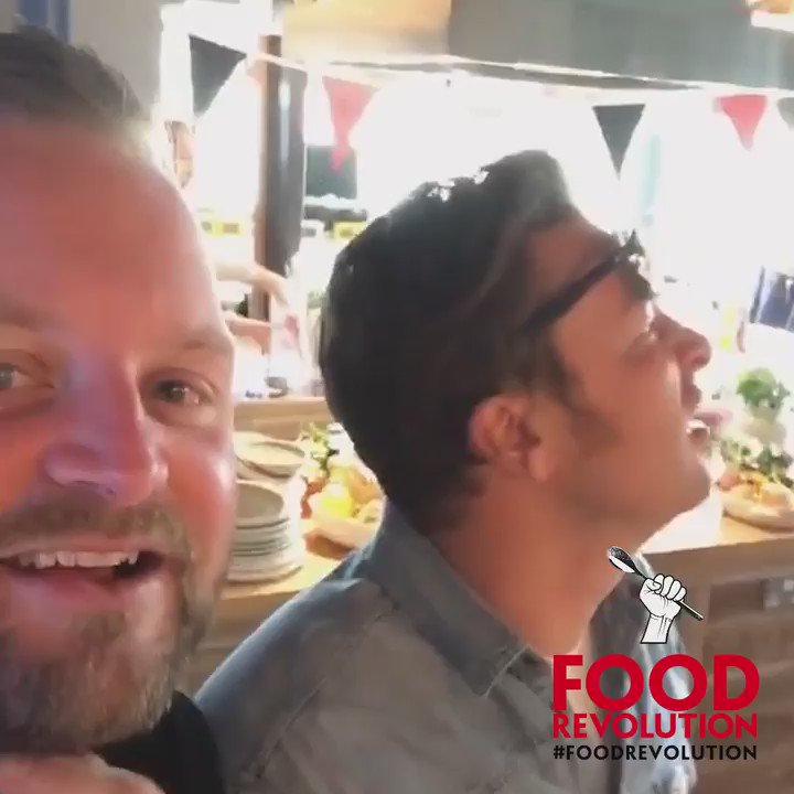 My boy @arron_crascall bringing the funnies to the #FoodRevolution. Love this guy. https://t.co/wyFXubDKjc https://t.co/upAv3J9Vg9