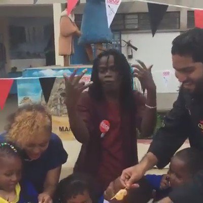 LOVE THIS! @JulianiKenya and @Chefalilartiste rocking a #FoodRevolution day rap https://t.co/wyFXubDKjc https://t.co/4Yh2imnb6w