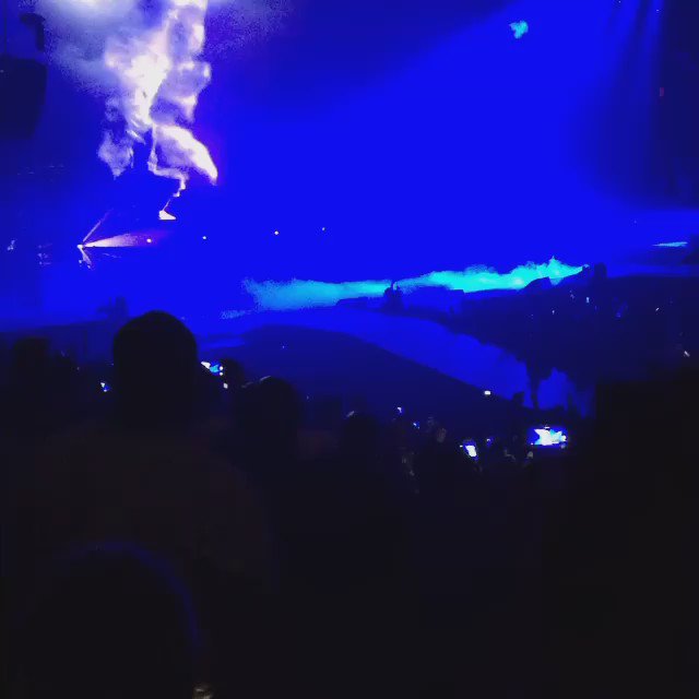 RT @LILKIMLAND: @LilKim killin it... ???????????????????????????????? #BADBOYFamilyReunionTour  LITTTT QUEEN BEE ???????????????????? https://t.co/XQYHIWKiQM