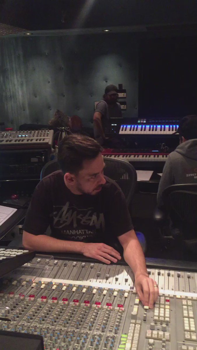 Back and forth @mikeshinoda @ChesterBe https://t.co/XgYNcBUd0k
