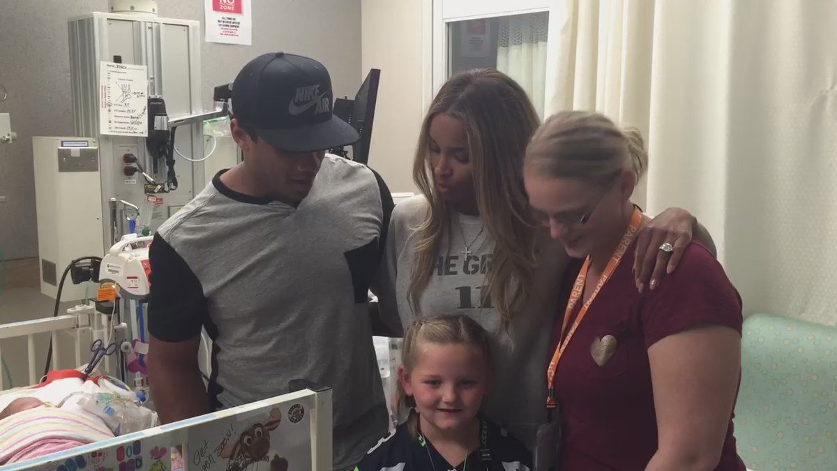 Sending Everyone ❤️ From Leah's Room! She's A Sweet Soldier!@DangeRussWilson @seattlechildrens
#StrongAgainstCancer https://t.co/yu7lML1lLS