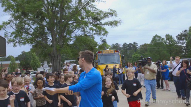 RT @green4EMA: Watch @LanceBass return home for #GreenMySchool. Presented by @BirdsEye. Watch -> https://t.co/EQVsypUZAl https://t.co/4SsNA…