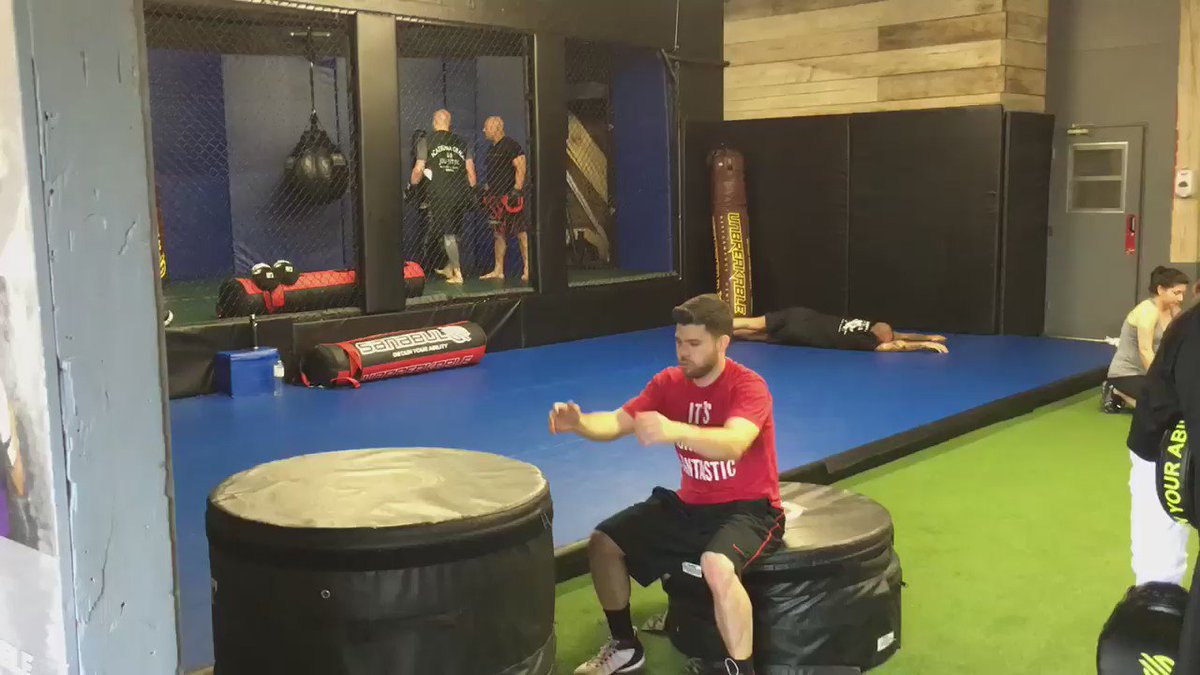 My short ass worked hard for this so I'm gonna show it. 36inch box jump from seated position. 36 for a old ass 36. https://t.co/aggPJtEji7