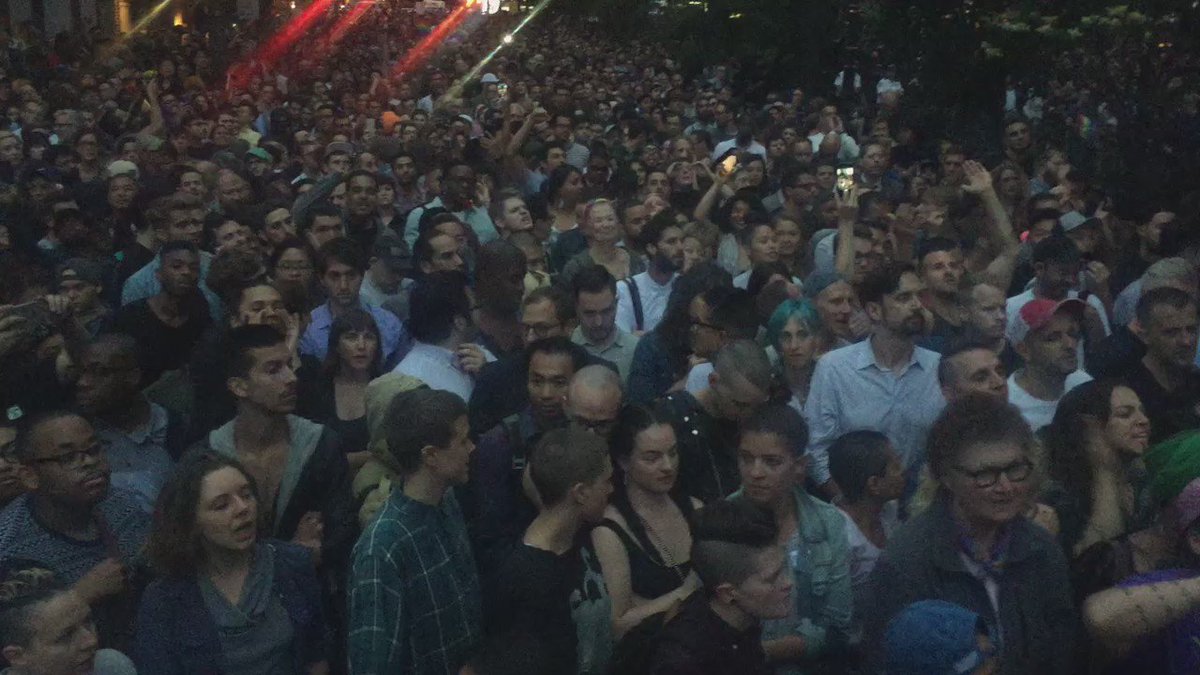 RT @gracerauh: As @CommissBratton speaks crowd erupts - upset victims haven't been named tonight. 