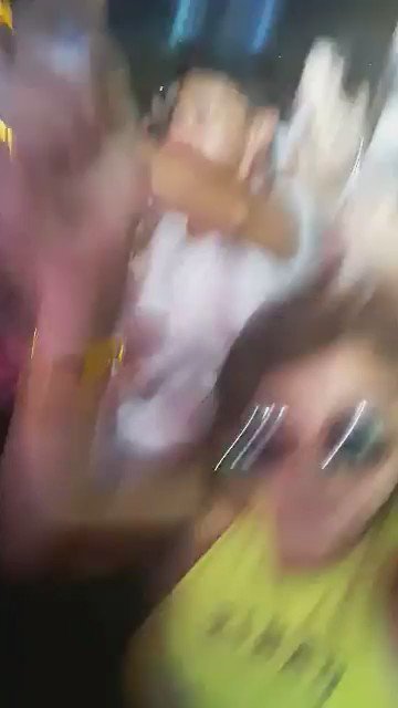 RT @ChelzRoma: LIT AF!!!???????????????? @ParisHilton???? FUCKING KILLED IT AT #SUMMERLOVEPOOLPARTY @PACHAMACAU YAAASSSSS ???????????????????? https://t.co/F8VYqKhPDE