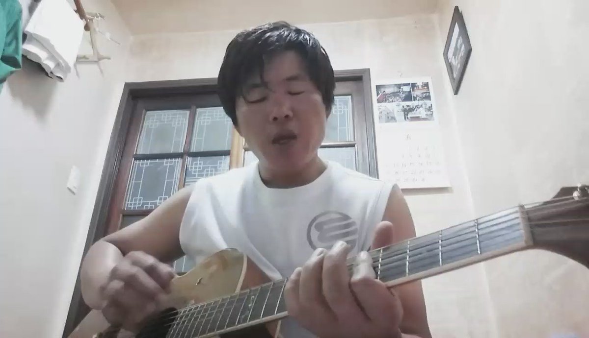 정인 서쪽하늘 윤성이 하지 웃으며 여보야 그치 귀여워 손을 어여쁜 여름 자기야 gently_guitar