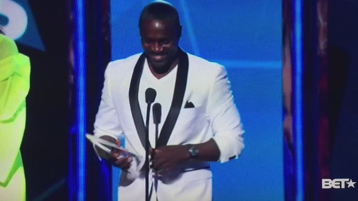 RT @BET_Intl: Congrats to our 2016 #GlobalGoodHonouree @Akon #BETAwards https://t.co/HPnekWQVOf