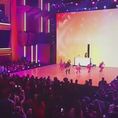 RT @dirtyyghettokid: @ashanti giving a tribute to @TheSaltNPepa @VH1 #HipHopHonors #SheDidTheDamnThang https://t.co/J0aM9mZJ31