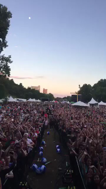 RT @Jackie_Redmond: For y'all wanting proof it was in fact me on stage with @Nelly_Mo last night... https://t.co/wwjgEWMBhq