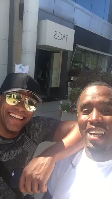 Earlier today with my brother @_MAXWELL_ !! Add me on snapchat PUFFDADDY!! #letsGO #teamLOVE https://t.co/kWxUEv1Tv7