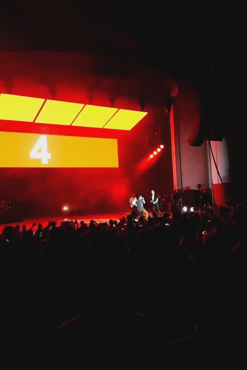 RT @LishhZaman: @RealGEazy @Logic301 you guys really know how to put on a concert ❤❤ @macklemore showed up too omg ????❤ @priyafrog https://t.…