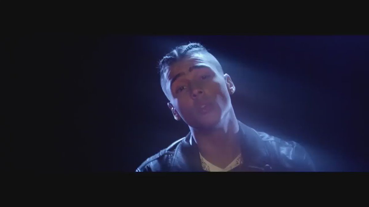 WORLD PREMIERE!! My son @Quincy is up next!! Watch his NEW video #BlueDot!! ???????? https://t.co/3jH2WmClb0
