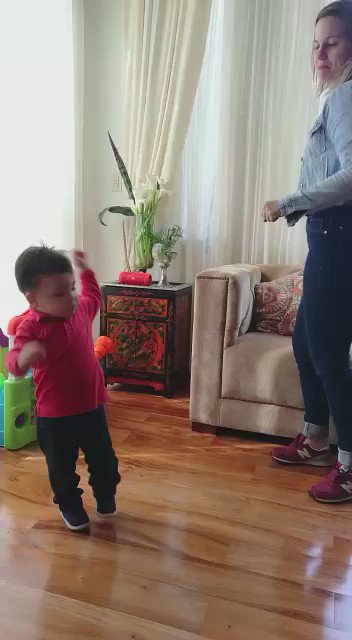 RT @nhrisuk: Mi niño de 1 año tiene una idola y disfruta de sus músicas bailando así ???? #LaBicicletaKids @shakira #desdeParaguay https://t.c…