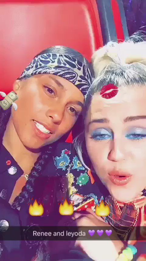 Silly vibes with my sis @MileyCyrus ???????? https://t.co/oyXij5CwzE