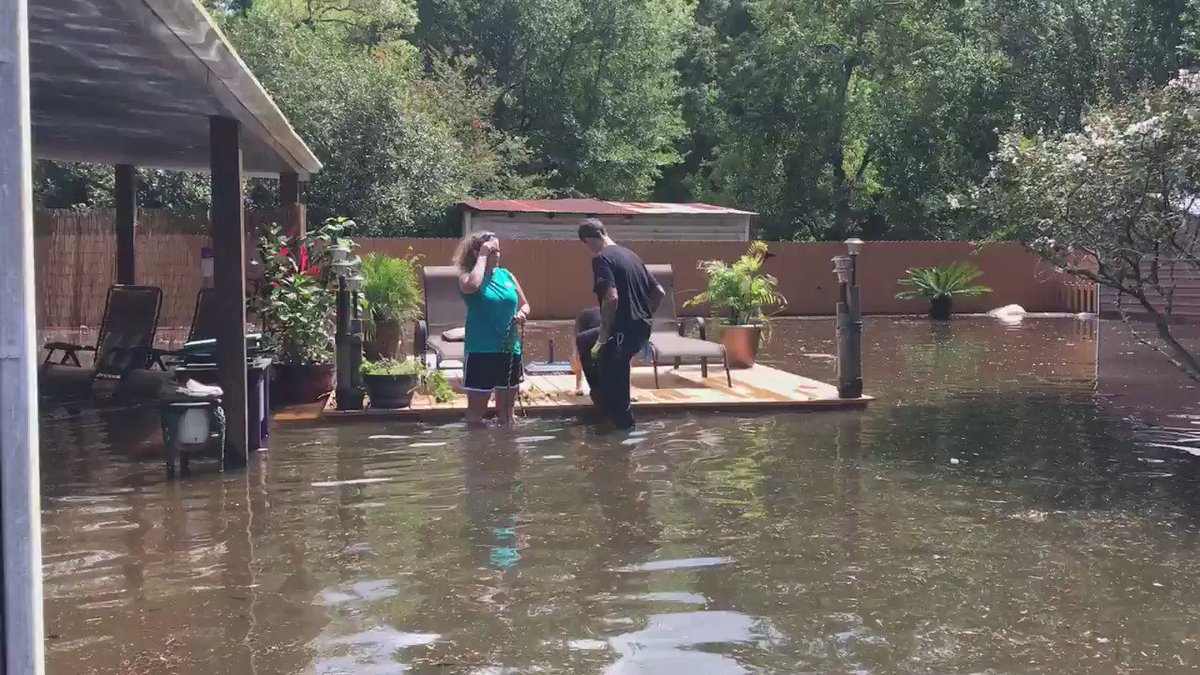 RT @peta: @joannakrupa ICYMI: PETA's emergency team is in #BatonRouge rescuing animals from flood. https://t.co/FDeyYBcRrO https://t.co/QbS…