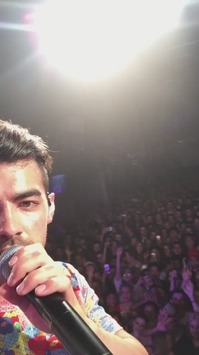 RT @joejonas: HAPPY BIRTHDAY @ddlovato FROM @dnce & #GAYHEAVENLONDON & @JeremyJoseph LOVE YOU! https://t.co/sdzhoHfEJm