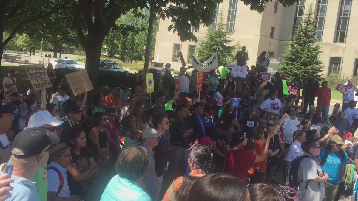 RT @lydiavila: Beautiful sounds at the solidarity rally - Standing Rock Sioux fighting against the Dakota Access pipeline #NoDAPL https://t…