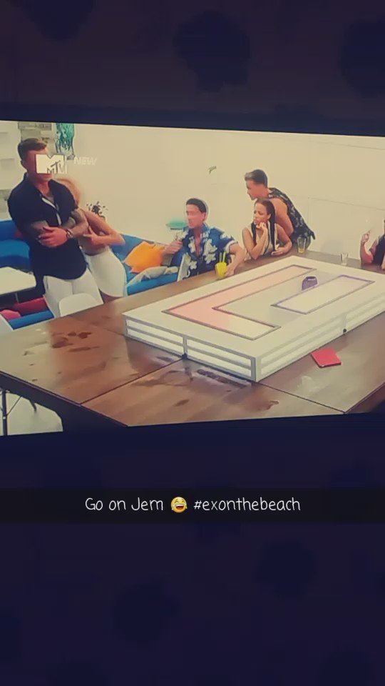 RT @leannehudspeth1: @mtvex is fucking crazy tonight!!!???????????? https://t.co/8IBK42A5fu