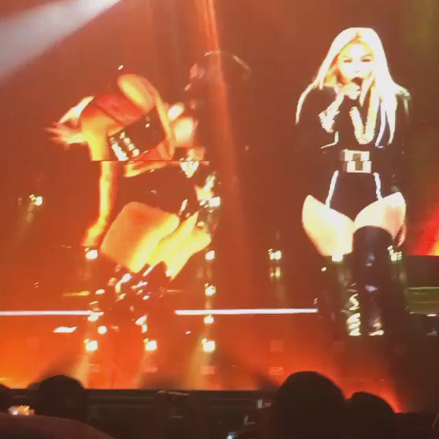 RT @LILKIMLAND: DAT BITCH!! MS GOAT ????????@LilKim -QUEEN BEE TONITE PHILLY WASSSUP?????????????

#BADBOYFamilyReunionTour ???????????? https://t.co/xMZgbZcrRg