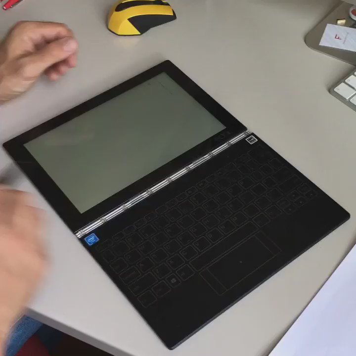 Con Yoga Book di @lenovo non devi più scegliere fra appunti su carta o digitali (feat. Le mani di @alessiojacona) https://t.co/ewT5Oop7PL