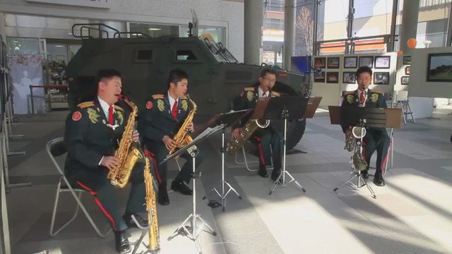 こちらは陸上自衛隊第2音楽隊のサックスアンサンブルで「名探偵コナン メインテーマ」です。 こちらは陸上自衛隊第2音楽隊のサックスアンサンブルで「名探偵コナン メインテーマ」です。