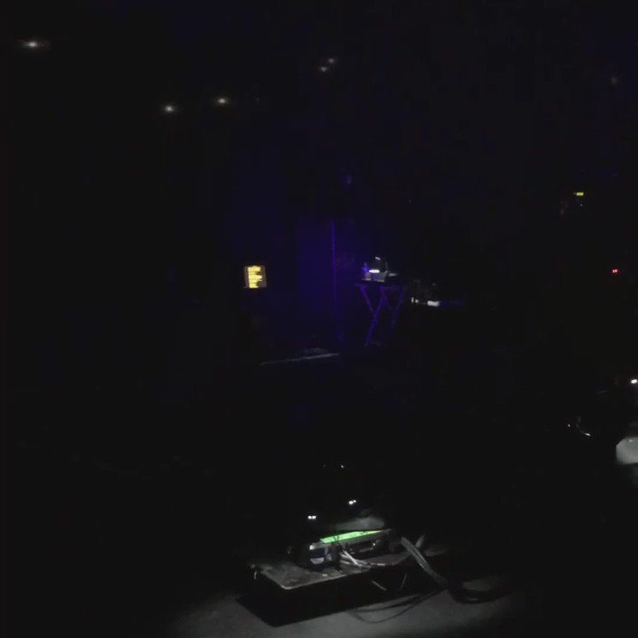 RT @BrendanSchaub: This is what it's like for @blink182 to open a show to a sold out crowd ???? @travisbarker https://t.co/Rn9Sph3EXu