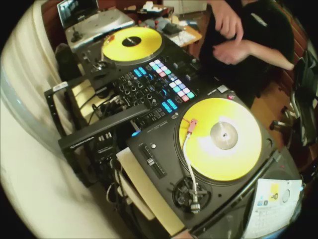 どうも、私がぱーぴーダンスを1番かっこよくプレイするDJを目指している者です#モン娘 #モンスター娘のいる日常 #ぱーぴ どうも、私がぱーぴーダンスを1番かっこよくプレイするDJを目指している者です#モン娘 #モンスター娘のいる日常 #ぱーぴ