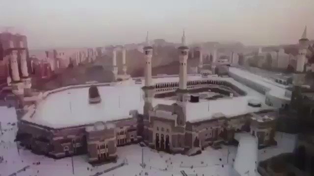 عندما يأمرنا الله بأمر ويبدأ بنفسه
فأعلم انه امر عظيم
﷽ ﴿ان الله وملائكته يصلون على النبي ياأيها الذين أمنوا صلُّوا عليه وسلِمُوا تسليما﴾ . https://t.co/qV4hRR93oM