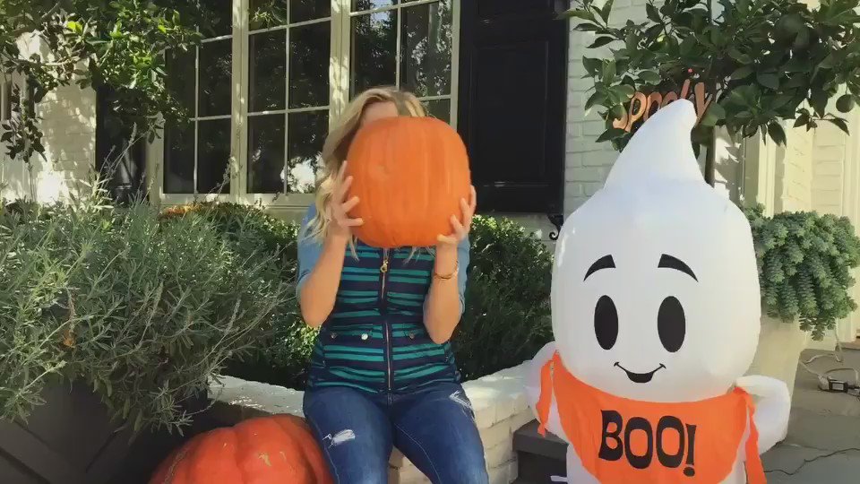 Boo! ???????? #HappyHalloween @draperjames https://t.co/H9tWozP2OP