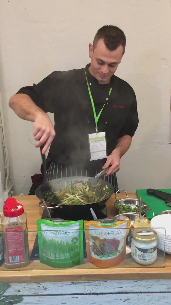 .@SuperpoweredYou are here demo-ing their Wheatgrass and Chia & Flax mix in a stir fry - yum! https://t.co/SlxznPXrIg