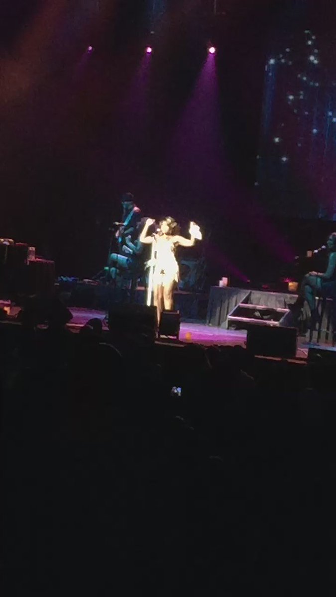 RT @Many_Myles_Away: Just take me back to this @tonibraxton concert ???????? https://t.co/3wGZg2NlzV