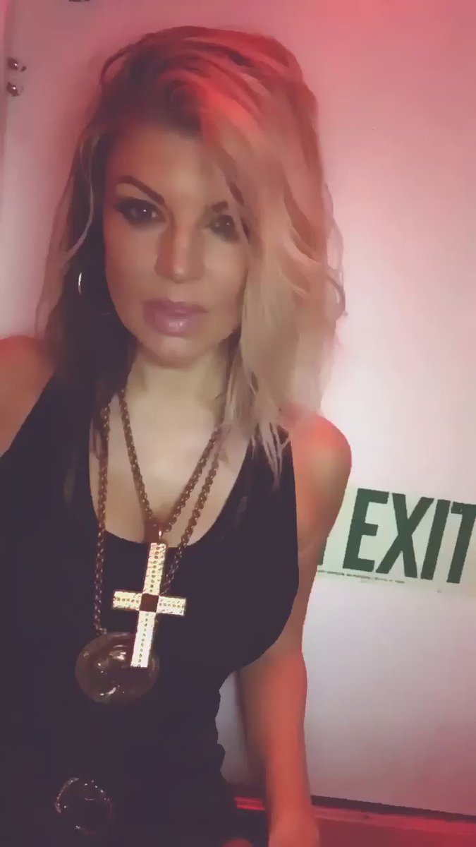 Follow me @Fergie on @musicallyapp & lemme see your #LifeGoesOn Musicallys ???????? https://t.co/Ud82k9vTLP