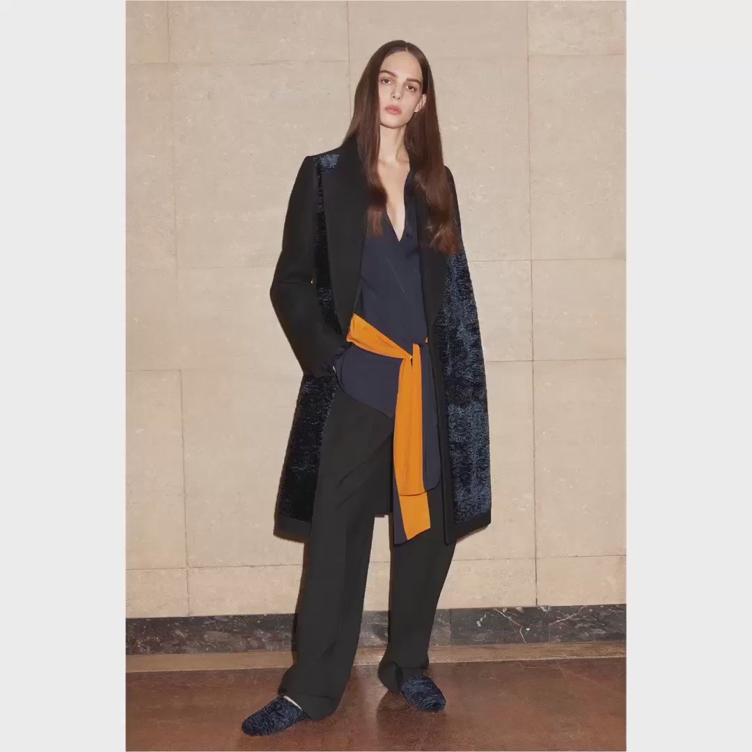 My new #VVBPreAW17 collection!! X VB https://t.co/LSOlV6sx9j #VBDoverSt https://t.co/GGr2RRjNL8