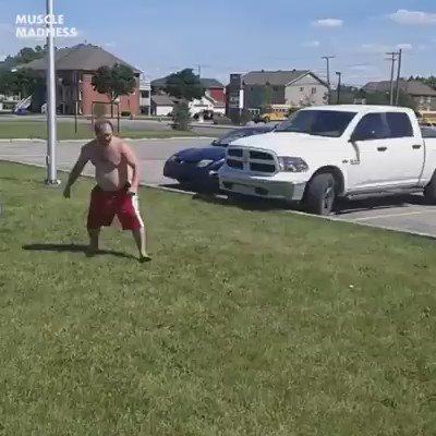 RT @WSHHFANS: YOOO HE'S DEFYING LAWS OF PHYSICS ???????? https://t.co/OhJRqUGSa2