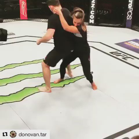 RT @UFCTurkiye: Miesha Tate, Bisping'e armbar'ın inceliklerini gösteriyor. https://t.co/20vE5CngWU