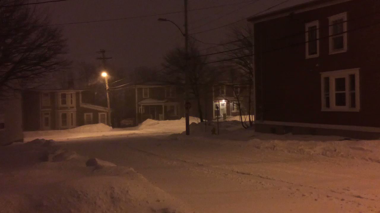Snow blowing in #stjohns this morning. Blizzard warning in effect for Avalon & Bonavista. #nlwx #nltraffic #cbcnl https://t.co/2DfE4Bq3b3