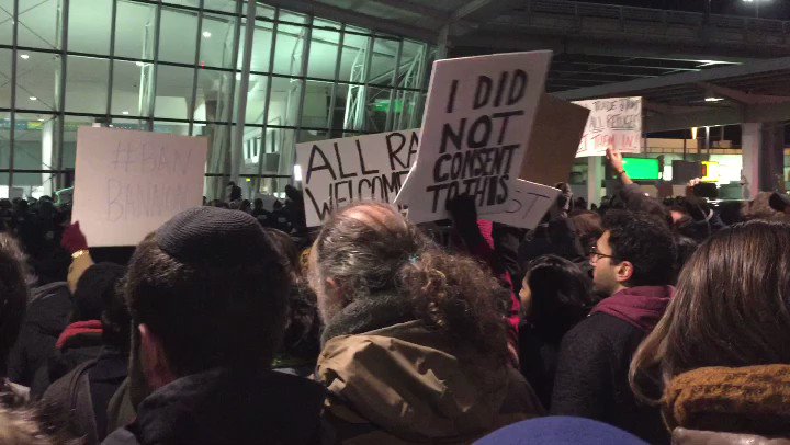 RT @TitusPoliticus: @ddiamond I was at JFK and this is what I saw, play with sound. https://t.co/dE25qVm2wt