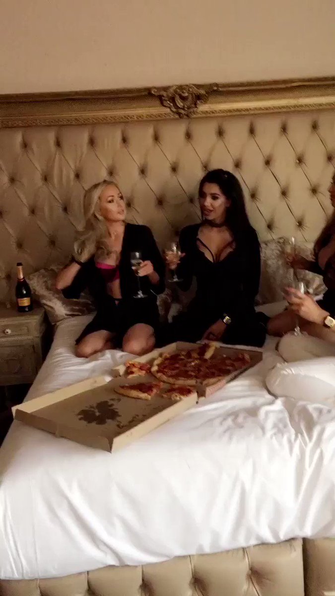 Bunch of Dollys , big hotel suite , too much champagne and a load of pizza = @ASGWEAR shoot ✌????️ https://t.co/kCpLjhxc7H