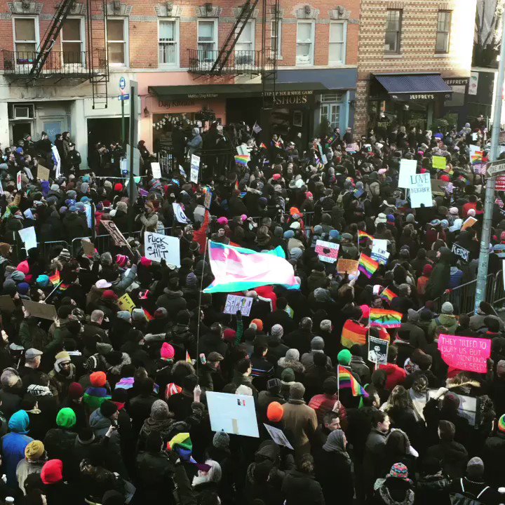 RT @SarahLabo: What democracy looks like #NYC #Stonewall ???????????????? https://t.co/vJhRg25SKq