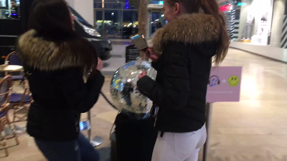 RT @UniversalSE: The disco ball is found by fans in Stockholm. Loving the new @katyperry track #ChainedToTheRhythm https://t.co/LquMzVIisz