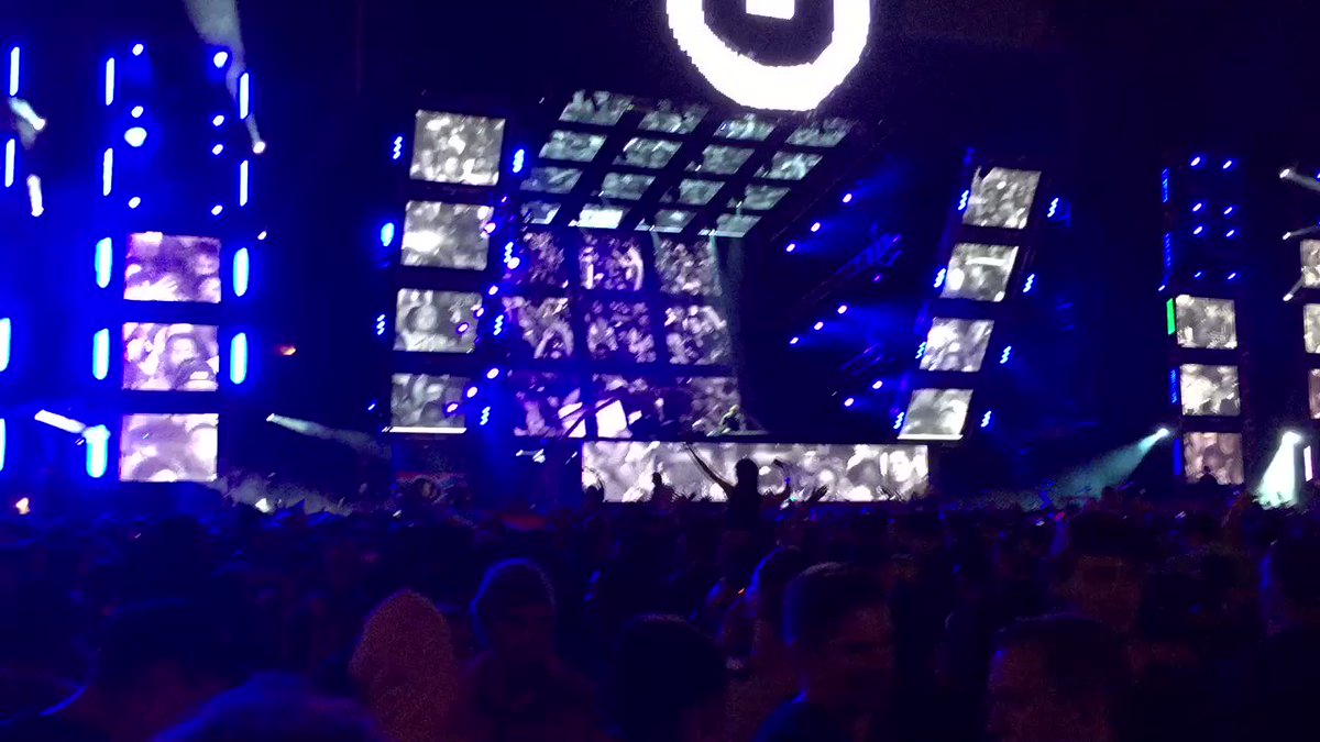 RT @ElBroide: .@davidguetta SMASHED IT at @UltraSA! Could watch him do his thing live every day! @WarnerMusicSA https://t.co/Y9QOKvAkXx