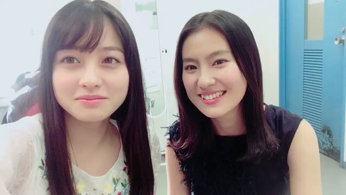 控え室での我ら。ロケバスの中でもみんなで話してました😊海老名まで結構かかるんですね〜距離感全然わからなかった!明日も舞台 控え室での我ら。ロケバスの中でもみんなで話してました😊海老名まで結構かかるんですね〜距離感全然わからなかった!明日も舞台